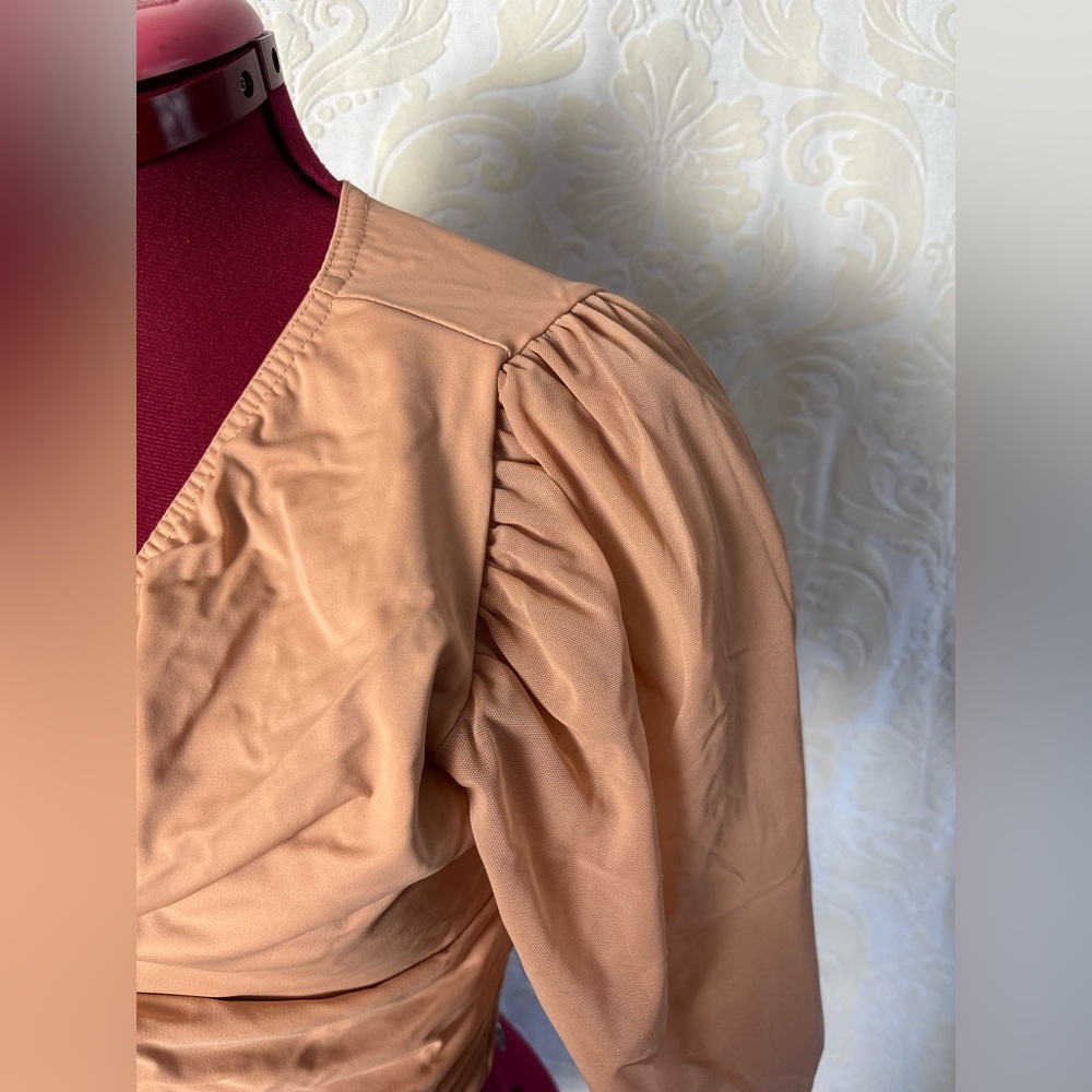Burnt Orange Twist Top w Puff Sleeves - Picture 4 of 4